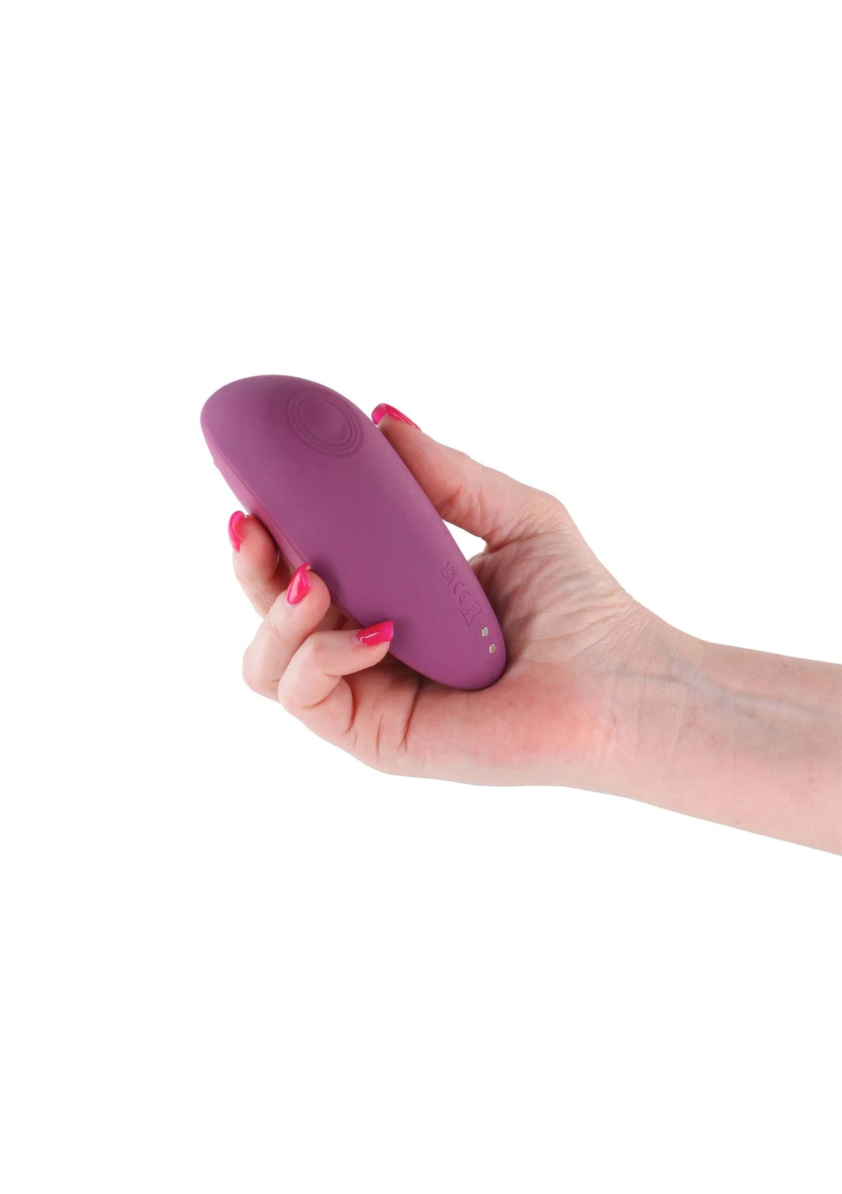 Hand met paarse ovale vibrator, ronde bedieningsknop zichtbaar aan de bovenkant