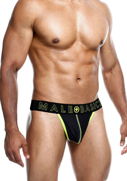 Zwarte heren string met neongroene biezen en MaleBasics-logo-band