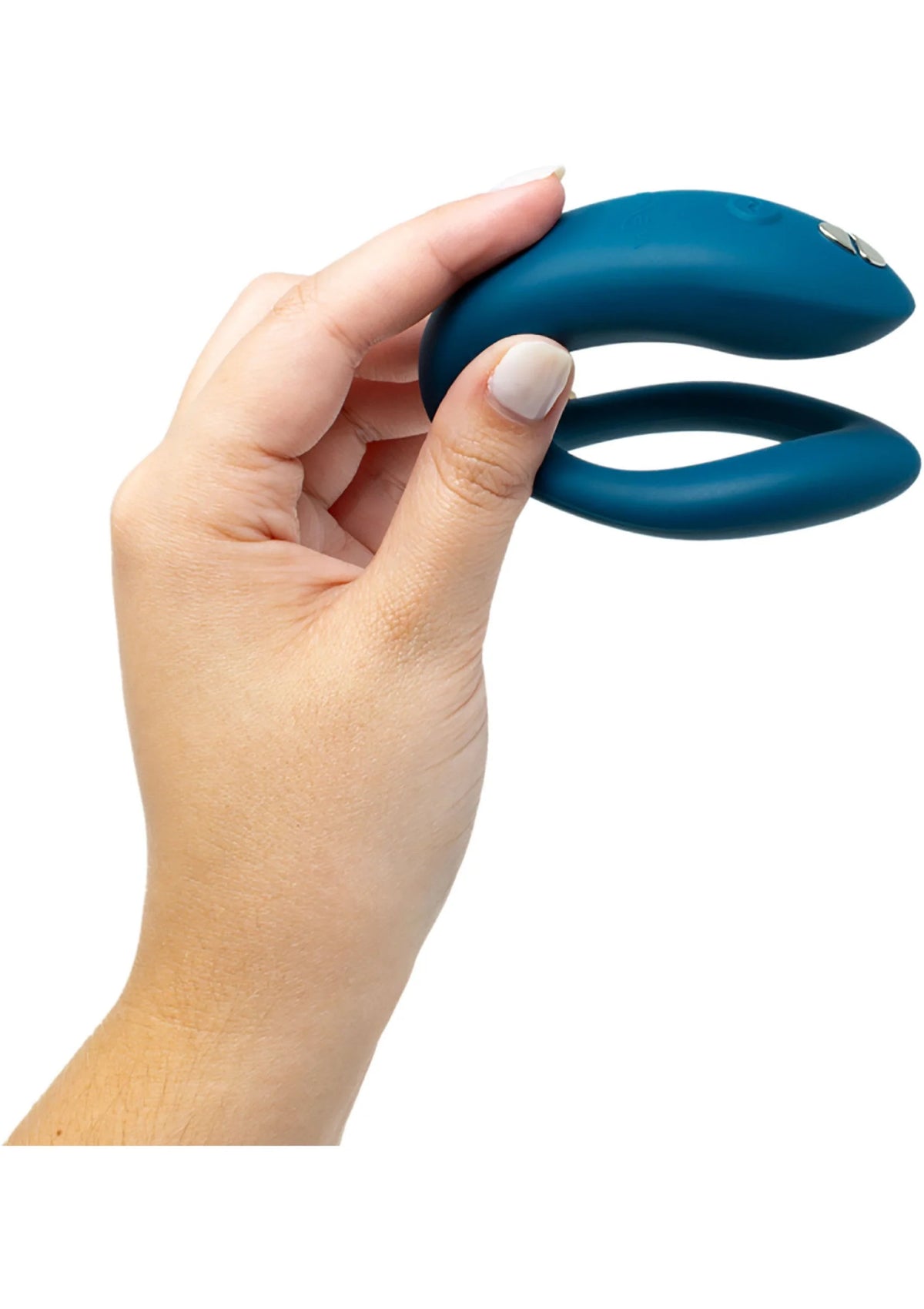 Blauwe ringvormige vibrator met gebogen uiteinden, in hand