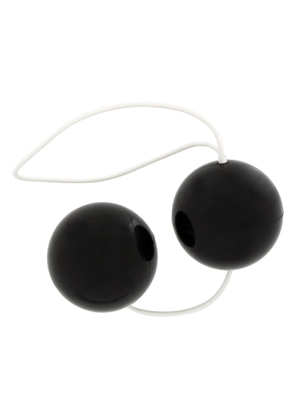 Twee zwarte ovale balletjes met wit koord