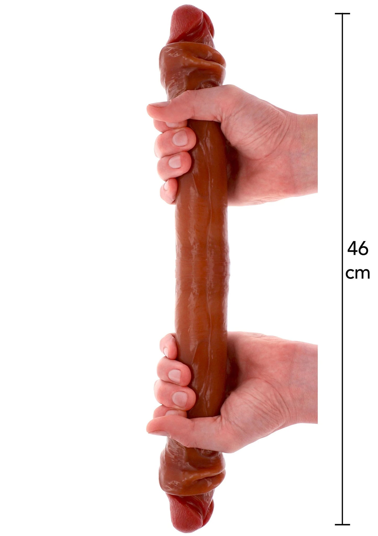 Siliconen dubbel-dildo van bruin, 46 cm, in handen met zichtbare textuur.