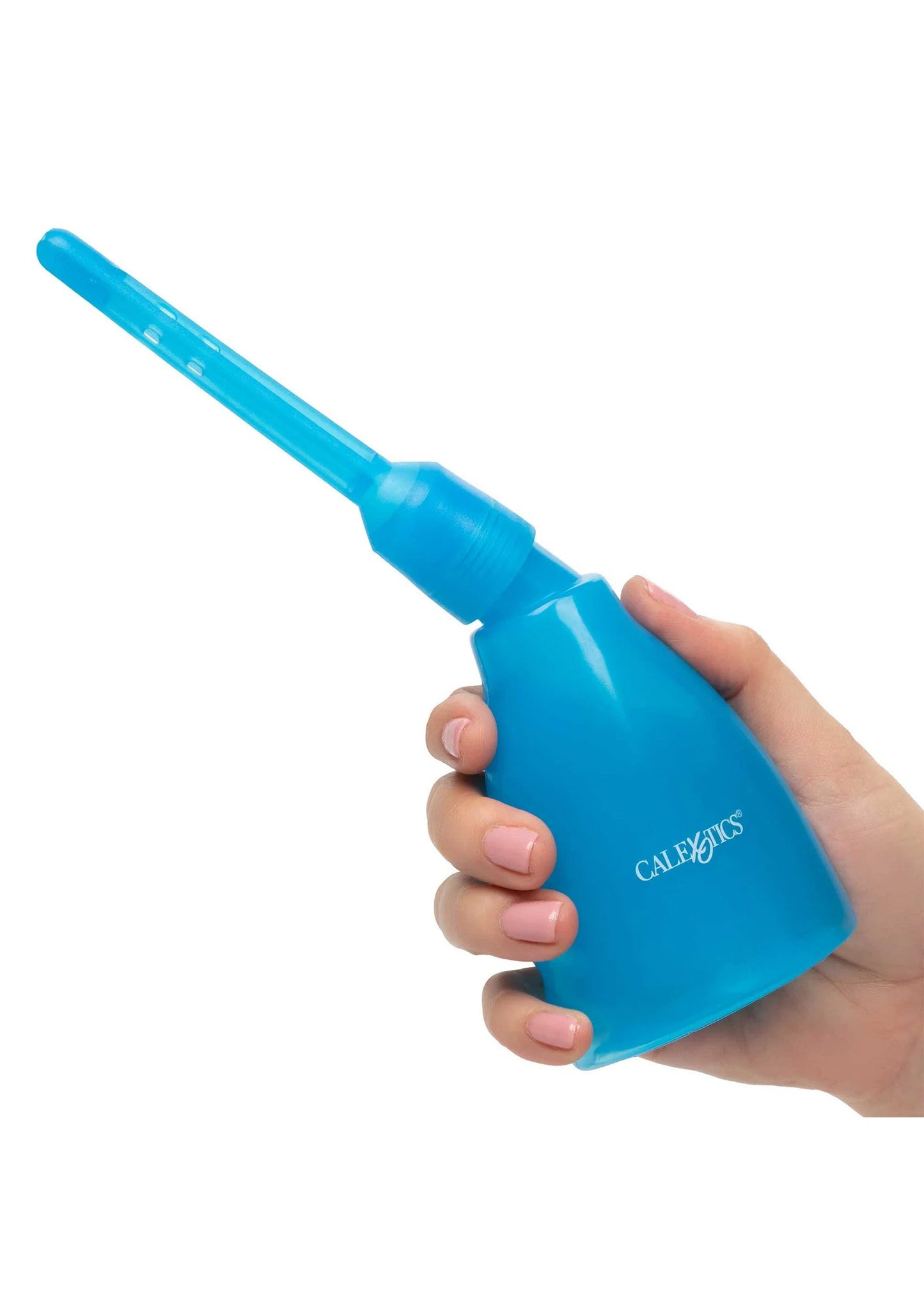 Blauwe douchefles met lange opzetnozzle, vastgehouden in de hand