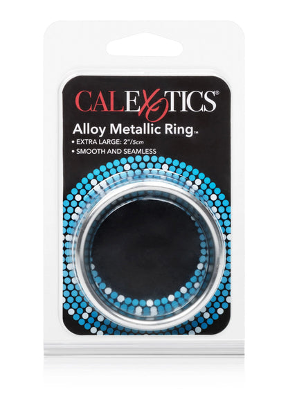 CalExotics verpakking met zilverkleurige metalen ring en blauwe bolletjesdecoratie