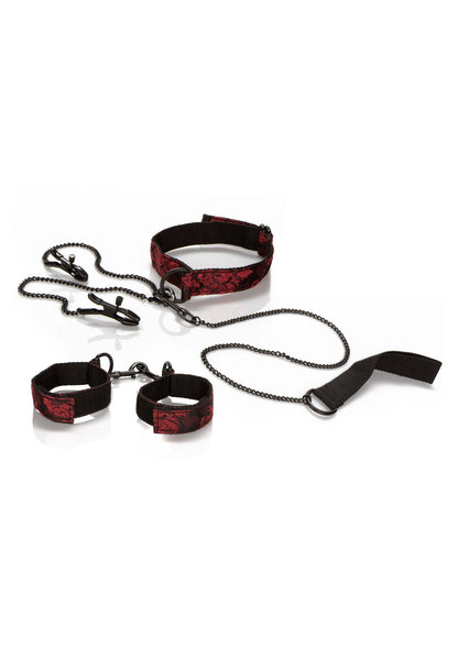Onderdanigheidsset accessoires: halsband en boeien met metalen ringen en kettingen