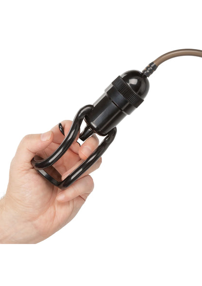 Vibro air pump met zwarte greep in de hand en bruine slang
