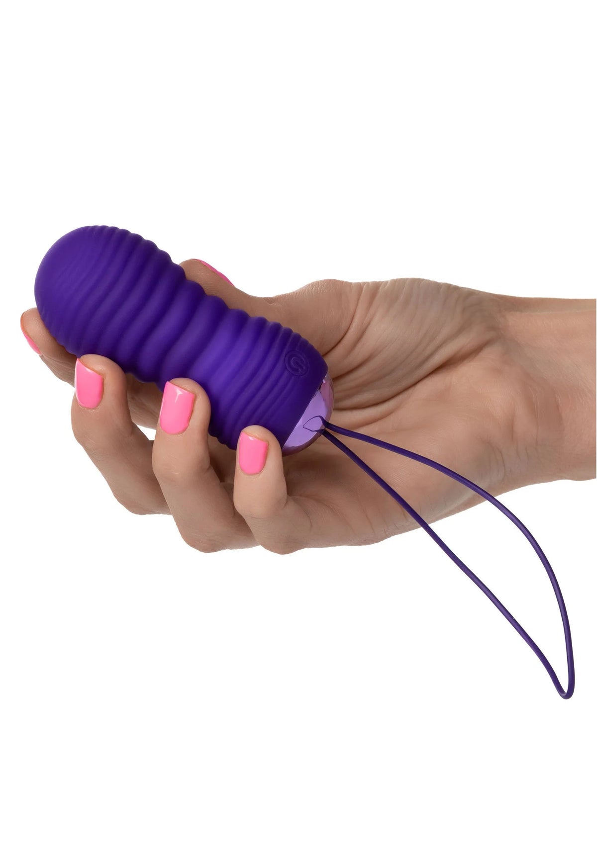 Paarse geribbelde thrusting vibrator vastgehouden met luskoord