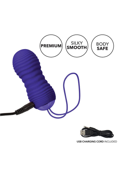Paarse geribbelde vibrator met USB-oplaadkabel en ronde bediening