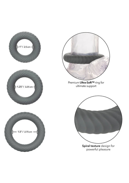 Cockring set met afmetingen per ring en close-up van geribbelde spiraaltextuur