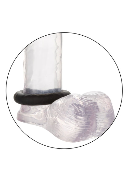 Cockring met zwarte ring en transparante glijlaag/hoes in ronde detailuitsnede.