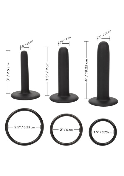 Drie zwarte siliconen pegging plugs en drie ringen, met maatlijnen
