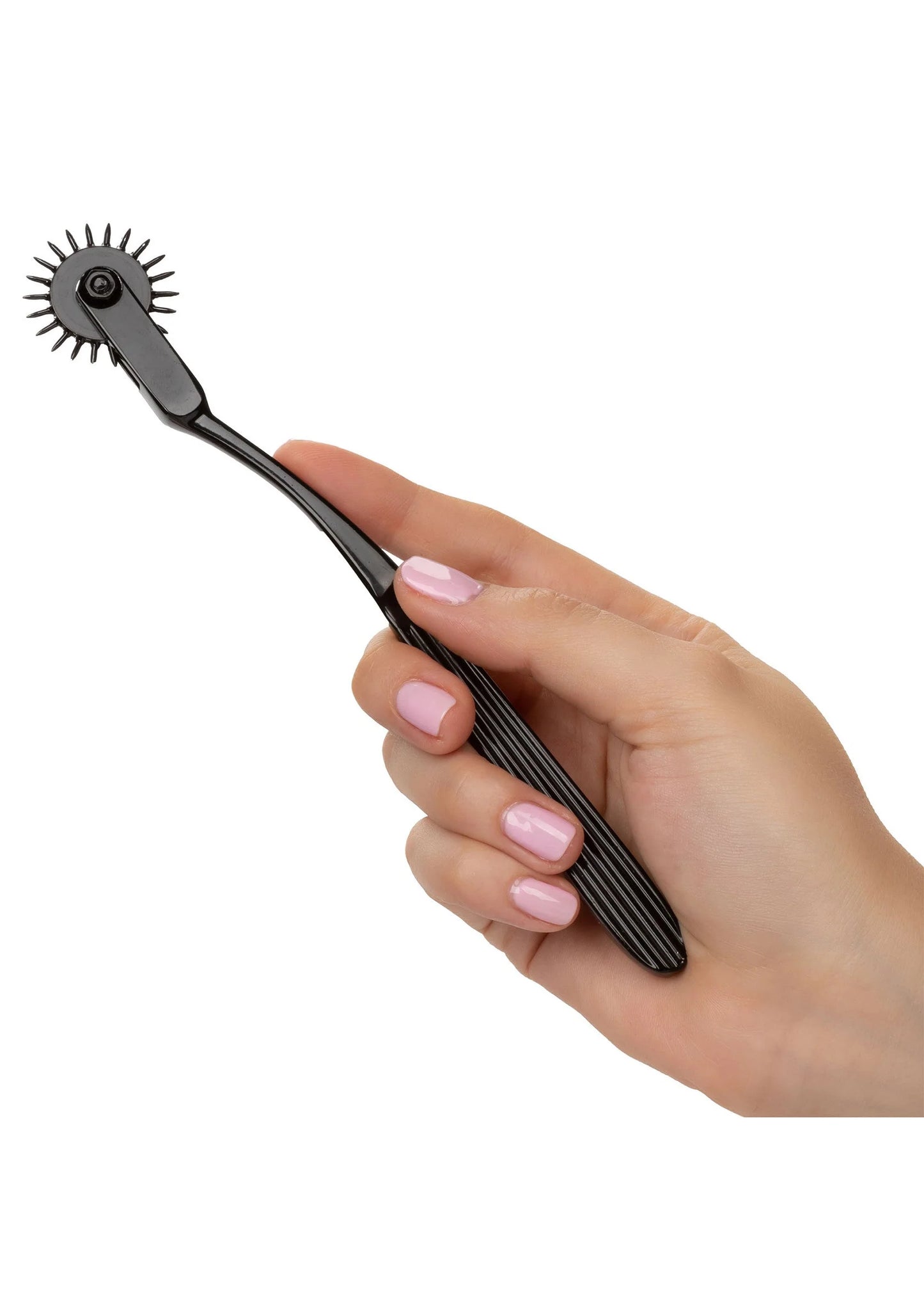 Zwart plezierwiel met handvat en getande rol, vastgehouden in een hand