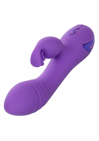 Paarse siliconen duo-vibrator close-up van knop en afgeronde kop