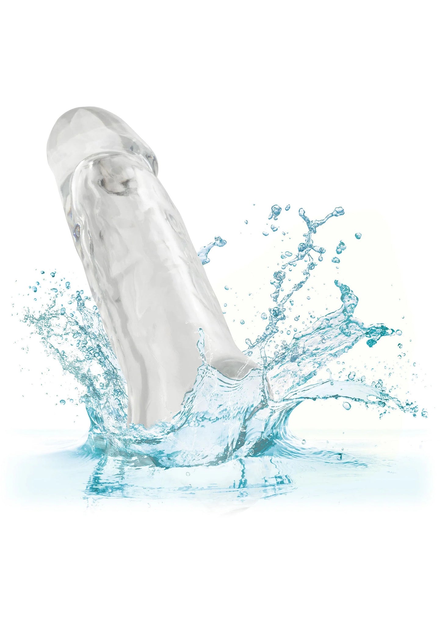 Transparante penisextender met waterdruppels rond het heldere oppervlak.