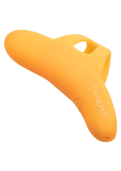 Oranje siliconen vibrator met ovale uitsparingen en CalExotics-opschrift aan de zijkant.