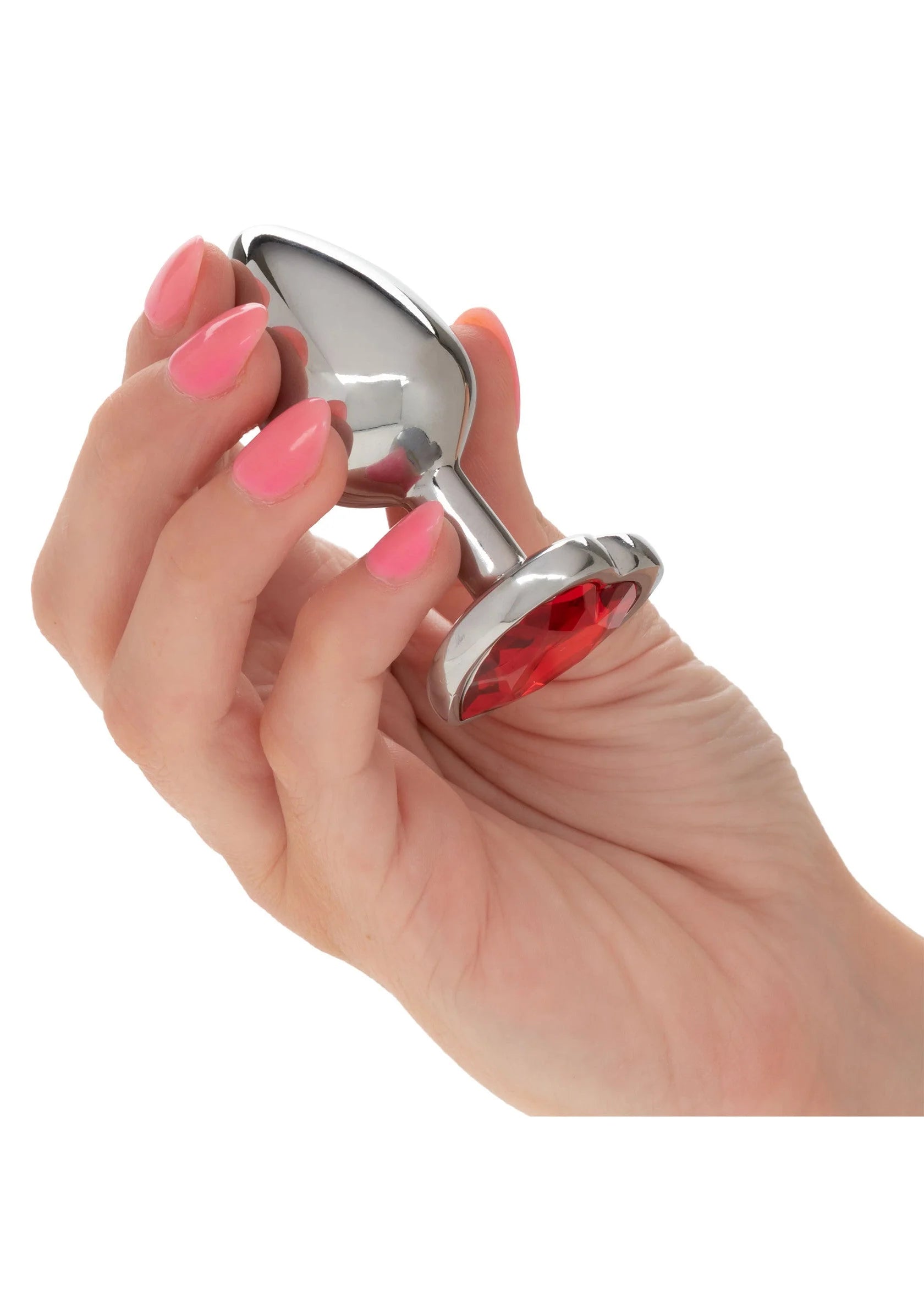 Metalen plug met robijnrode hartinzet in hand, afgeronde flens