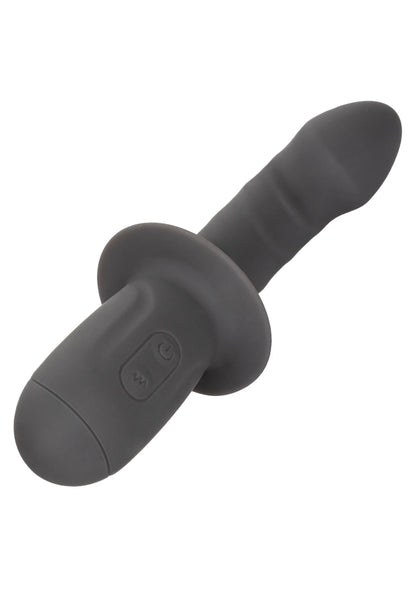 Zwarte siliconen vibrator met knoppen op de greep, close-up vanuit schuine hoek.