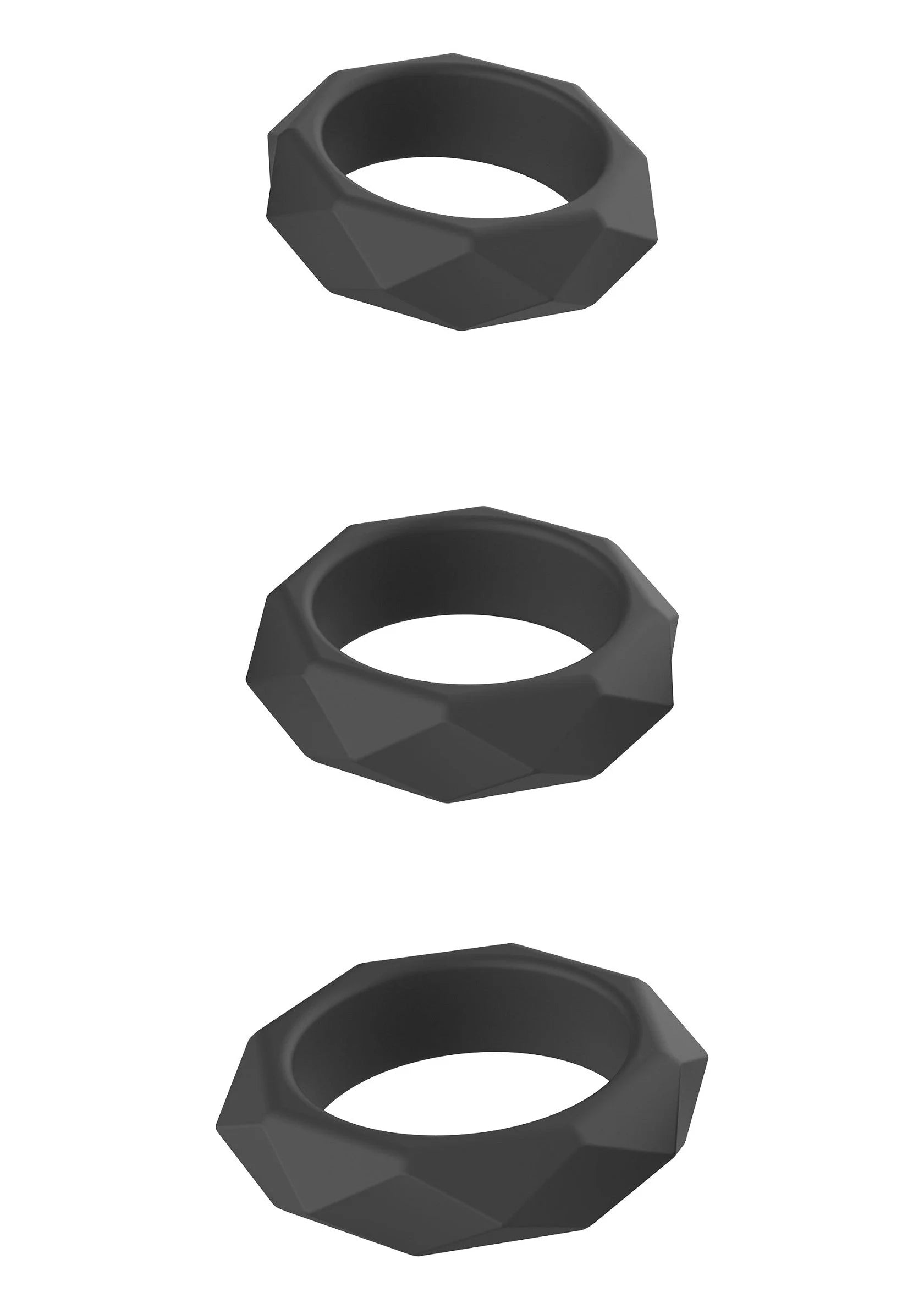 Drie zwarte C-ringen met facetrand, los getoond in verschillende hoeken.