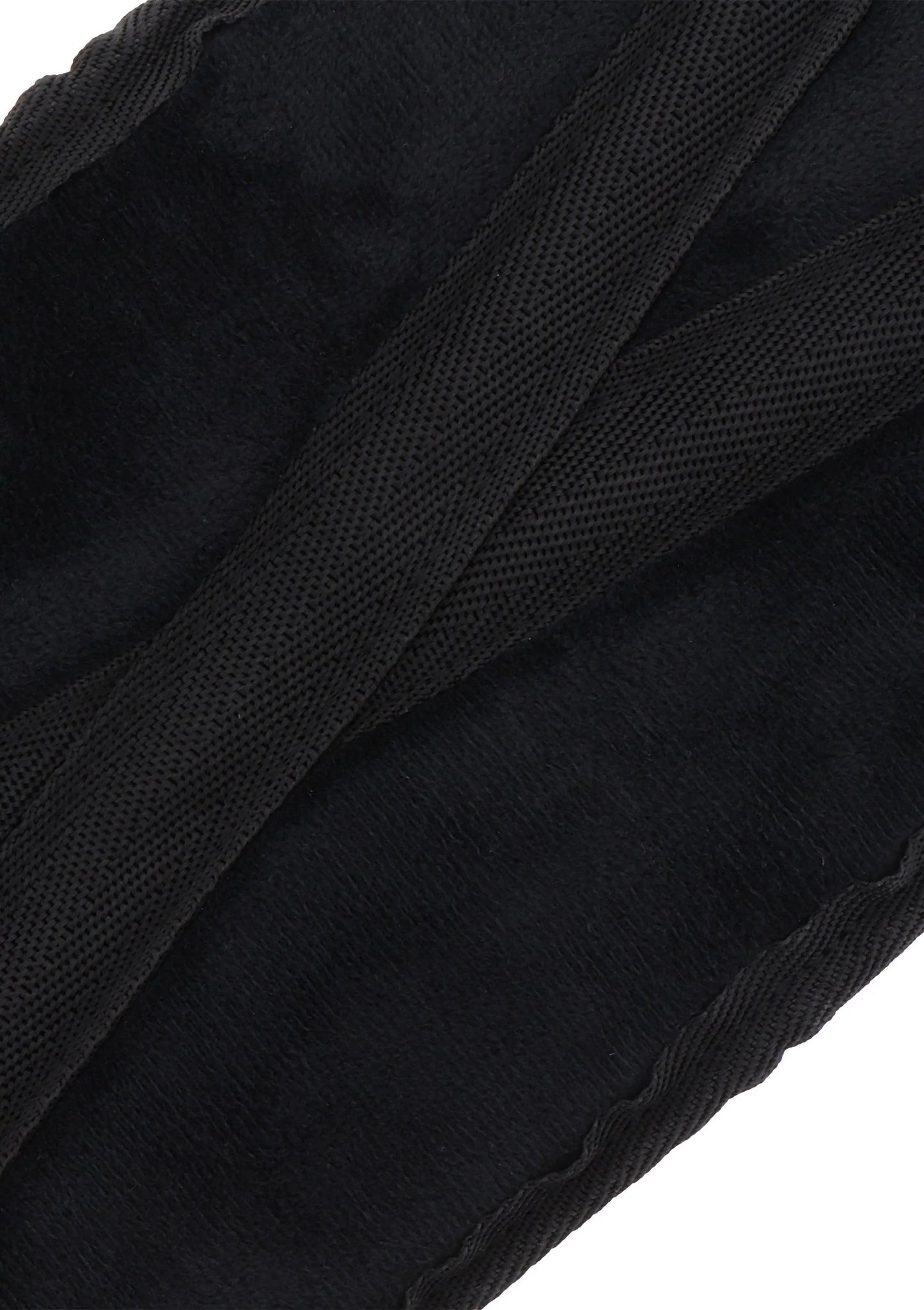 Zwart gaasdetail op bondage strap met zichtbare naad en elastische rand