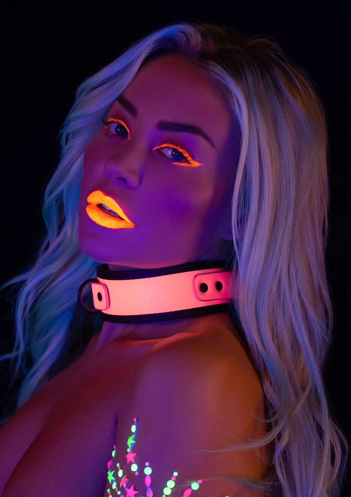 Bestel: Collar and Chain Leash - bij Happytoys: de erotische sex webshop | liever Happy dan Easy ⭐⭐⭐⭐⭐