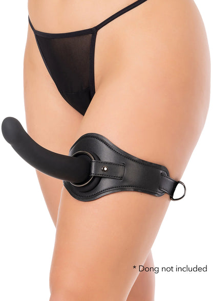 Zwarte thigh strap-on met dijband en afgeronde ringsluiting, kokerprothese vooraan