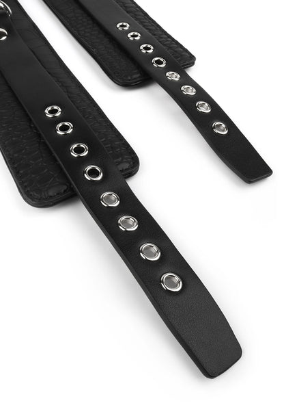 Beste vandaag nog: Croc - Embossed Ankle Cuffs by Feros Avanza - bij Happytoys Sexshop: online sex shop for Feeling Happy & Easy 😊