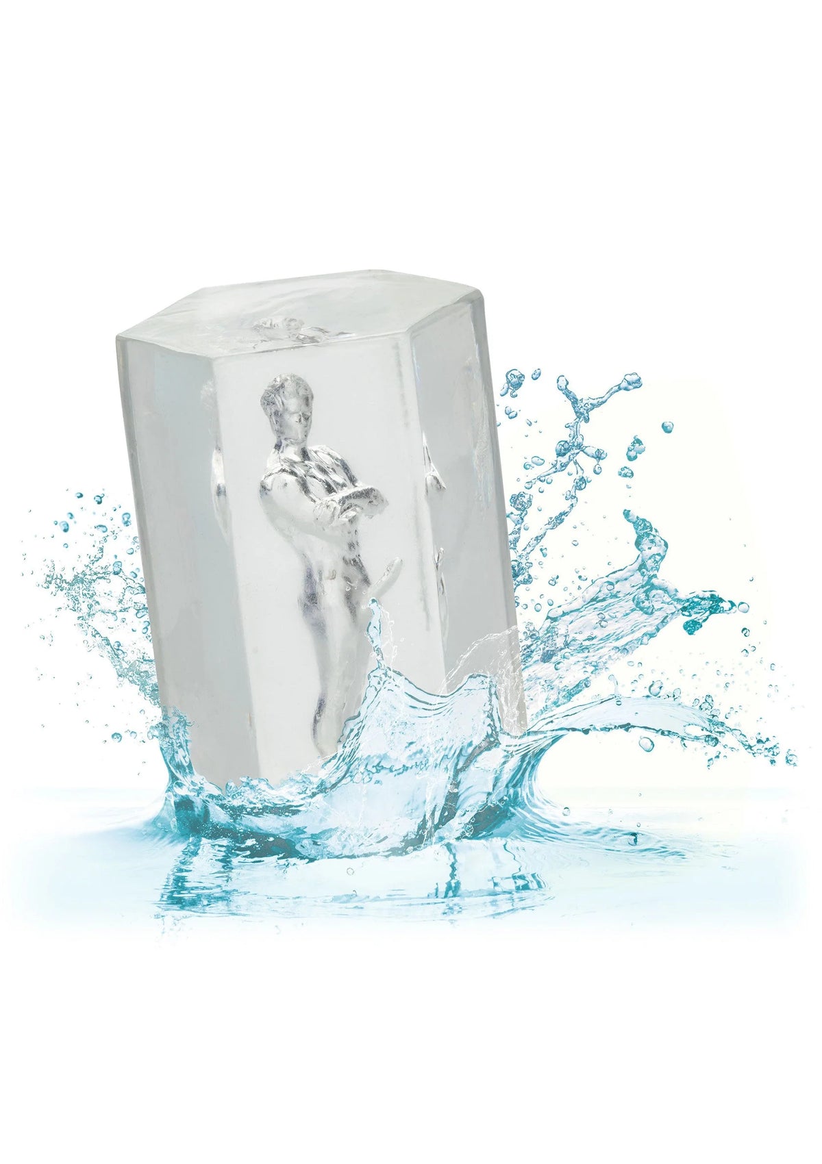 Transparant ijsblok met naakte manfiguur erin, met water-druppels op de achtergrond.