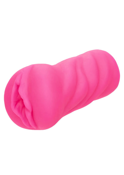 Roze siliconen masturbator met afgeronde uiteinden en subtiele ribbelstructuur.