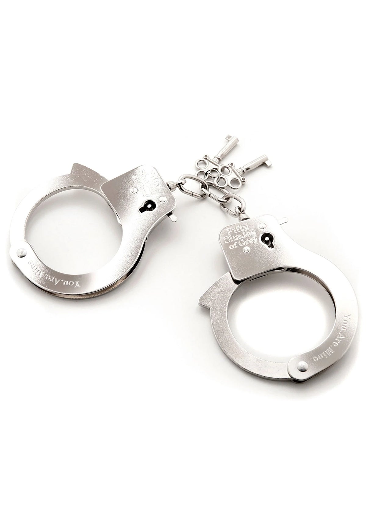 Zilveren metalen handboeien met ketting, losse sleutels en ringdetails