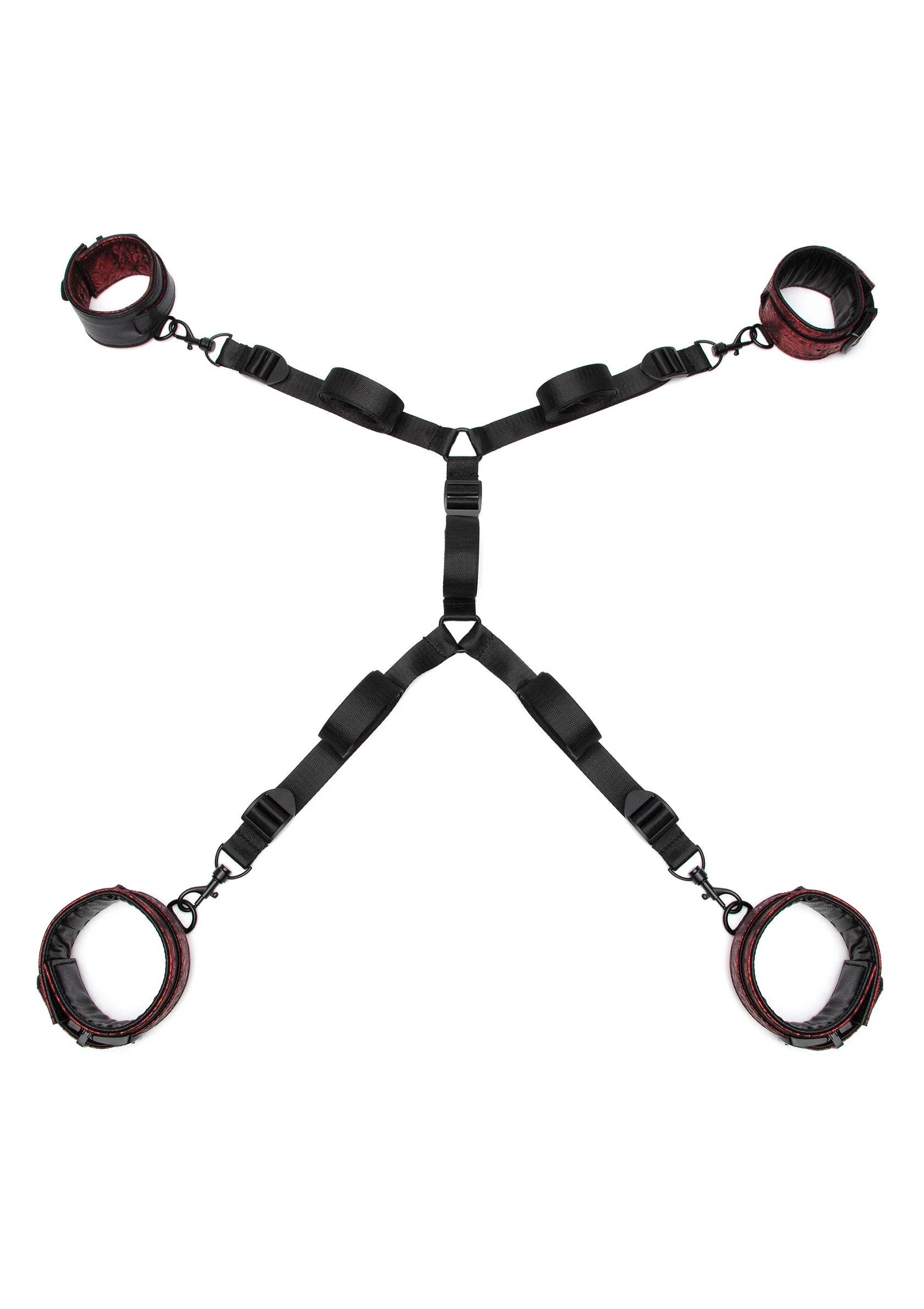 Zwarte Y-riem met metalen gespen en rood-gepatroonde handboeien links en rechts
