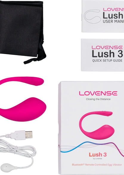 Roze eivibrator, USB-kabel, zwarte opbergtas en verpakkingsdozen met handleidingen.