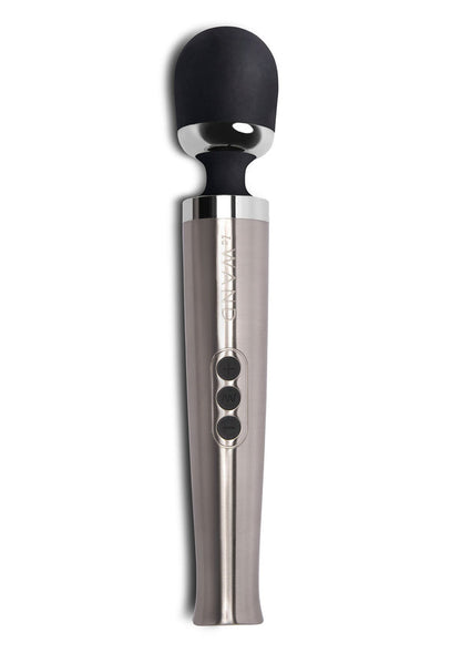 Le Wand vibrerende massager met zwarte kop en zilverkleurige behuizing, ronde bedieningsknoppen.