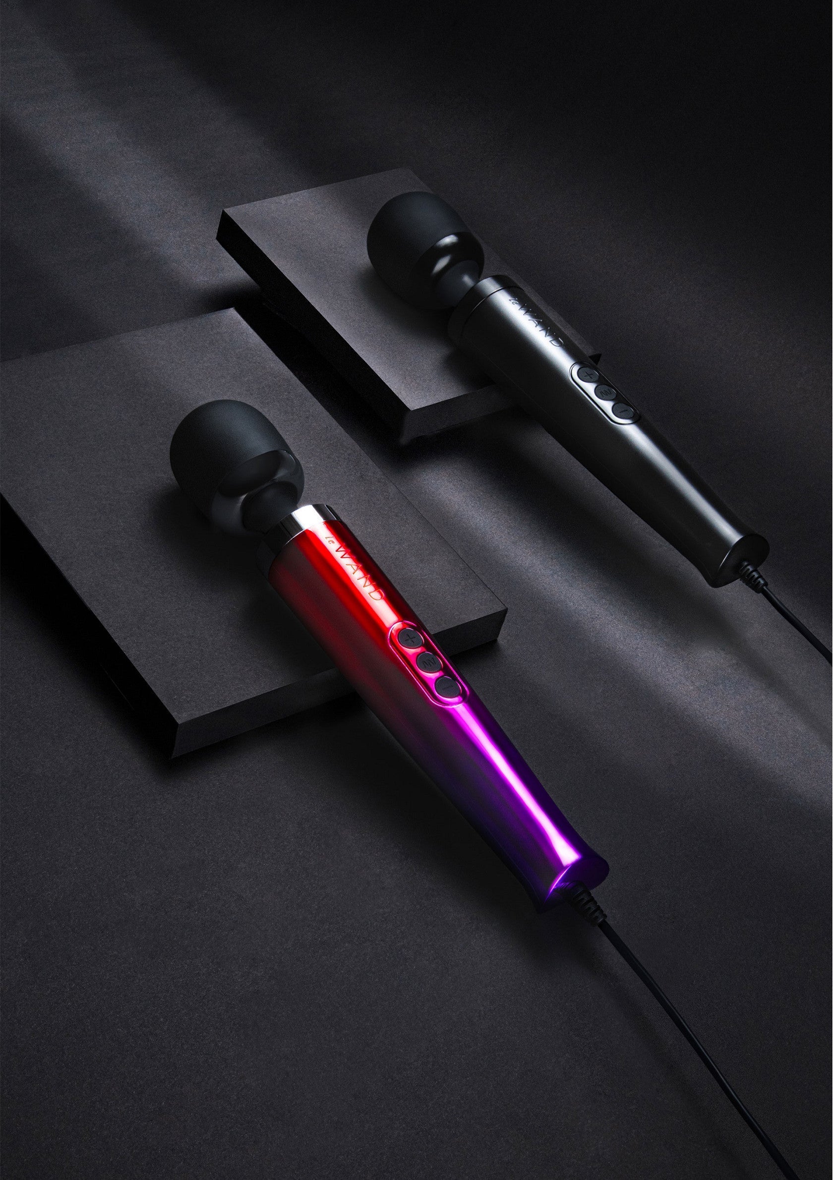Beste vandaag nog: Le Wand Die Cast Plug - In Vibrating Massager - bij Happytoys Sexshop: Toys for Feeling Happy & Easy 😊