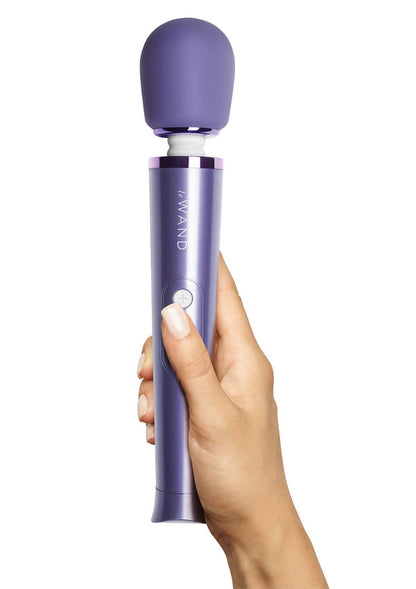 Beste vandaag nog: Petite Rechargeable Wand Vibrator by Le Wand - bij Happytoys Sexshop: Toys for Feeling Happy & Easy 😊