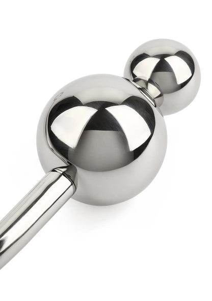 Close-up van RVS anale hook met twee ronde glanzende ballen