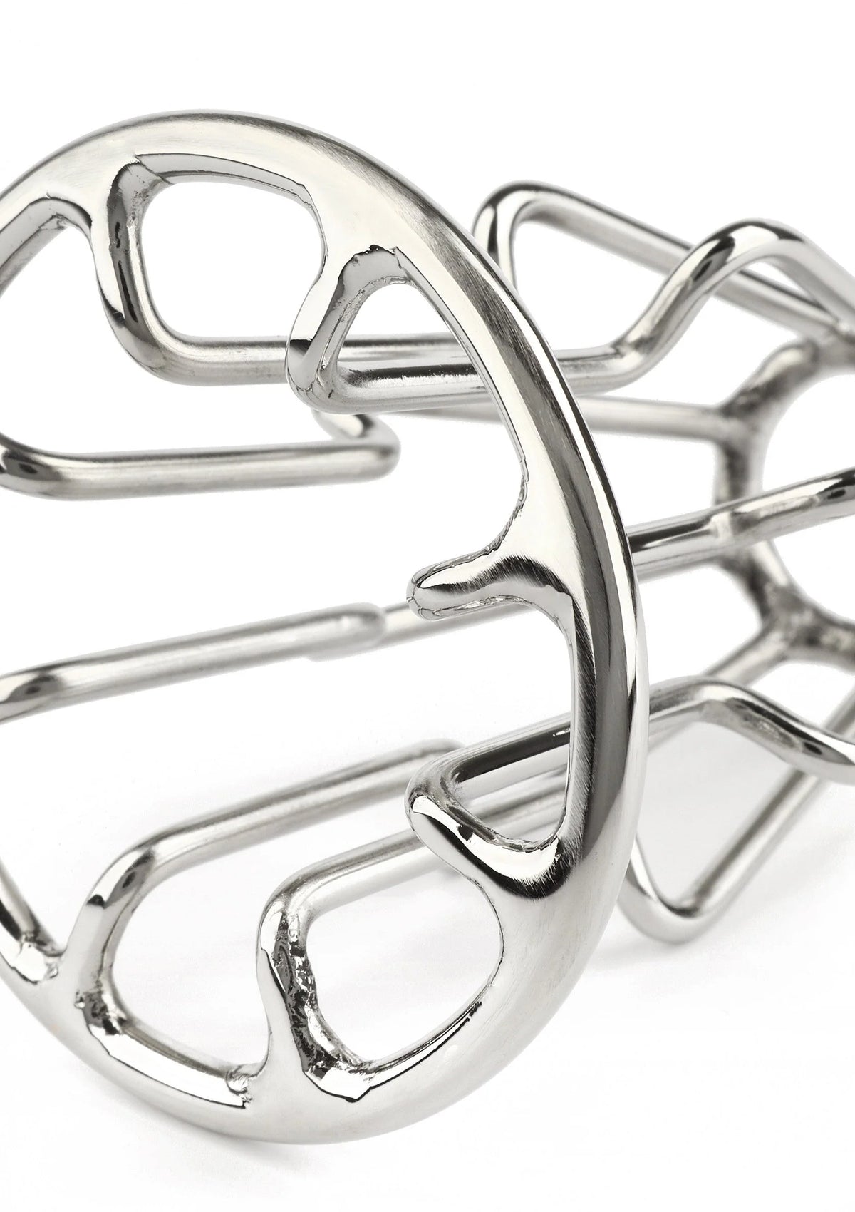 Zilveren metalen anale plug met trapezoïde kooi en verbindingsring, glanzend