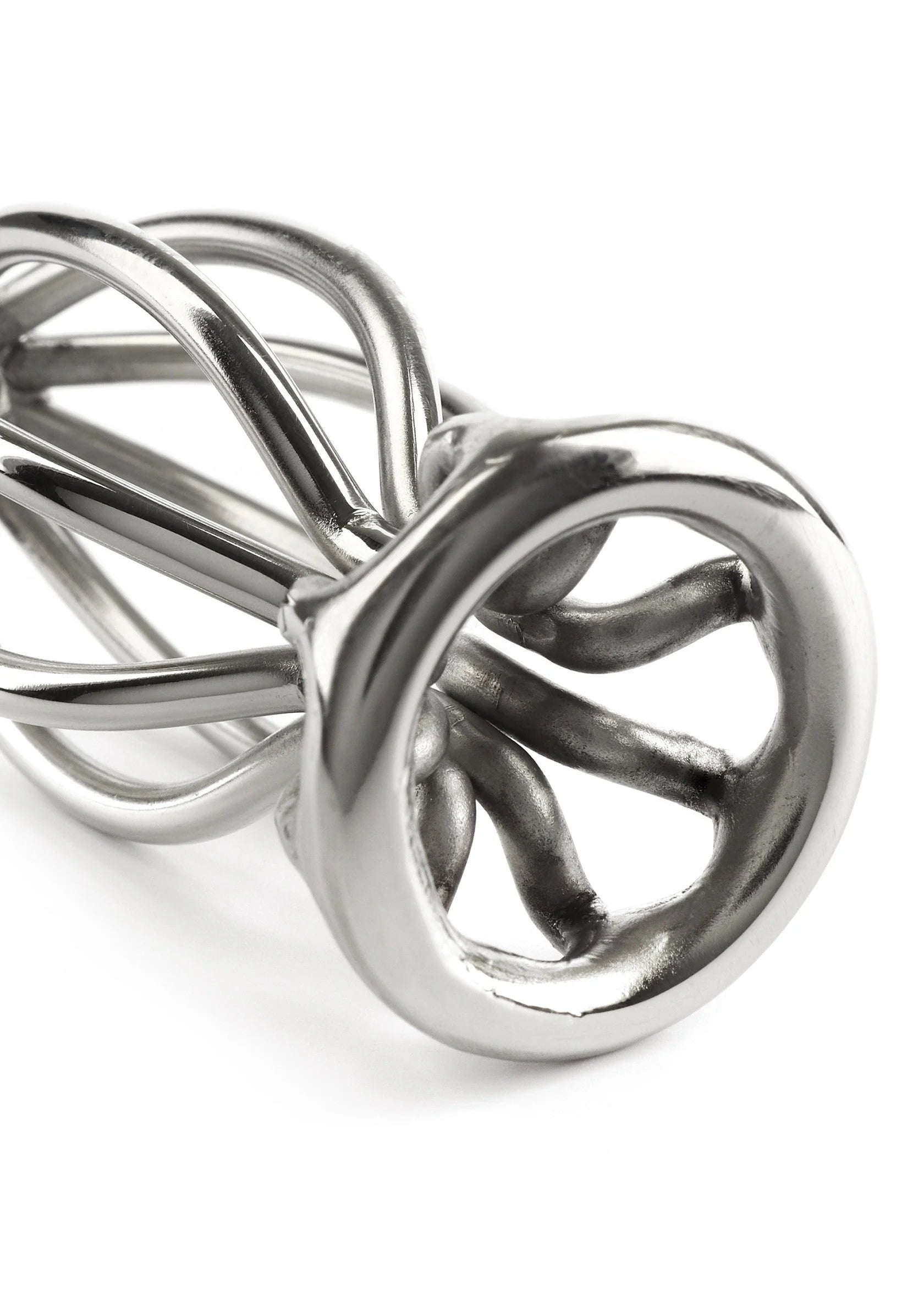 Kleine metalen staaldraad-plug met ronde kooi en hartvormige ring