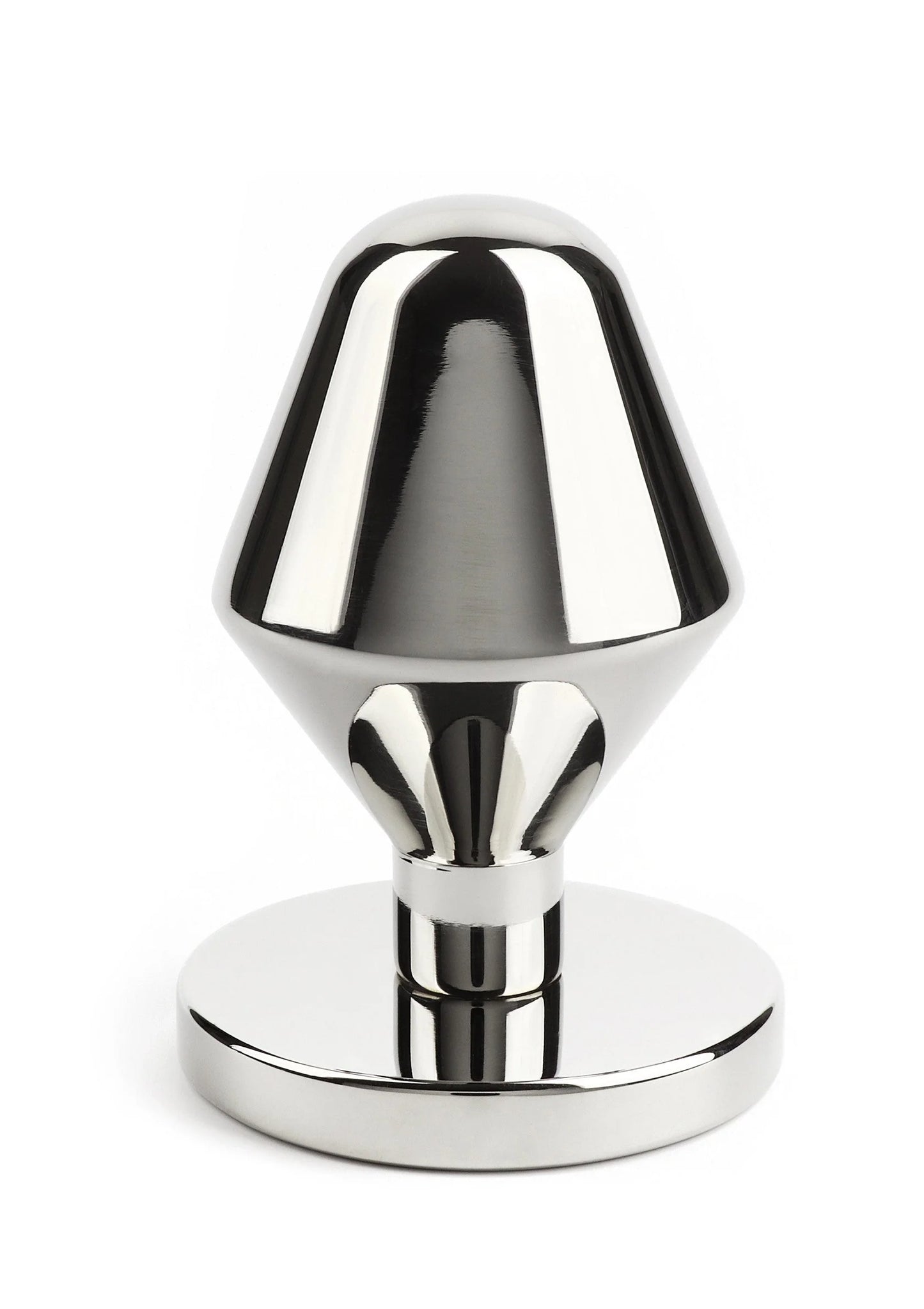 Kleine metalen anale plug met kegelvormige top en brede basis, glanzend chroom.