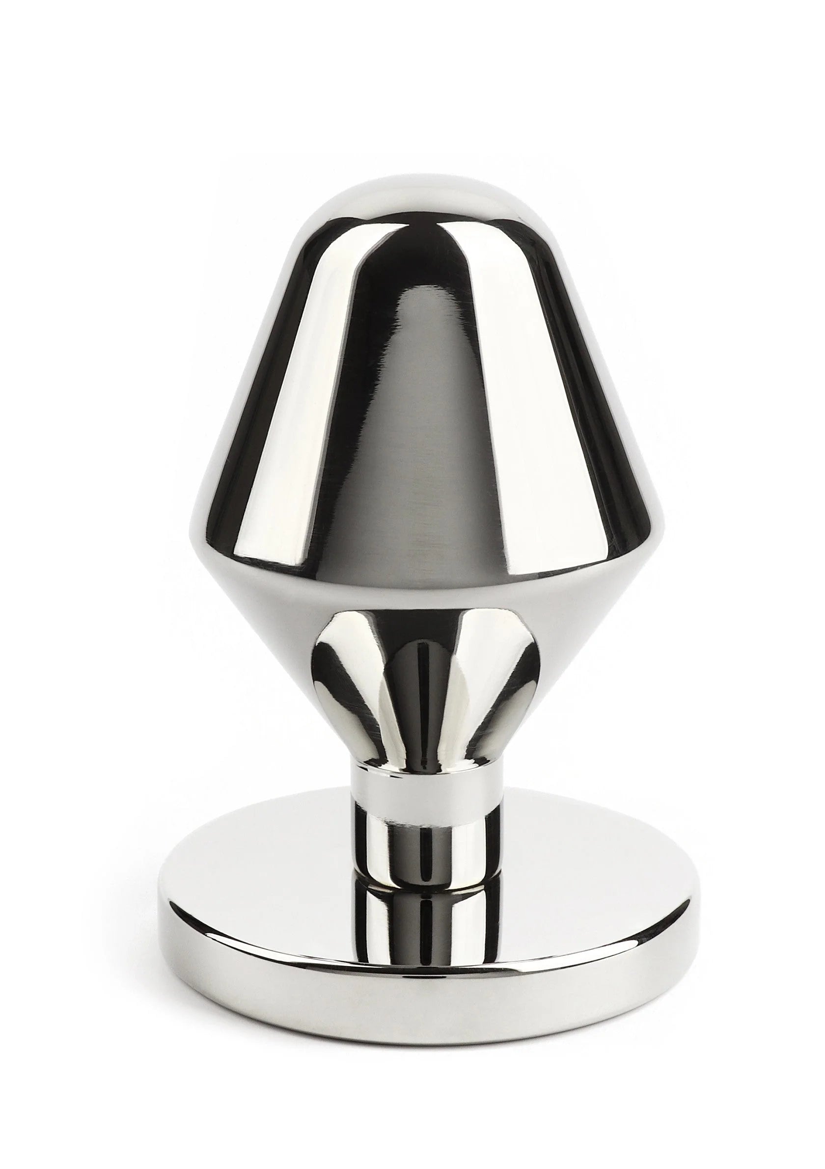 Kleine metalen anale plug met kegelvormige top en brede basis, glanzend chroom.