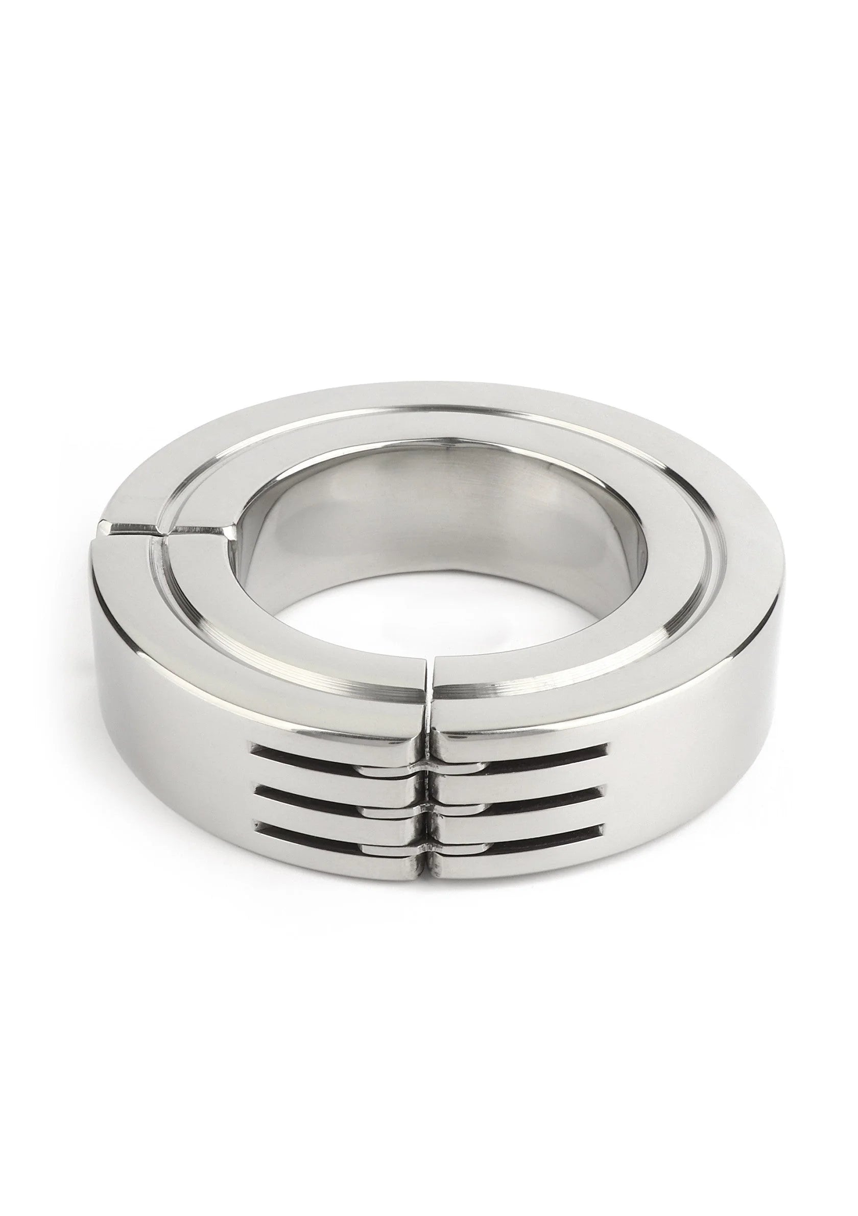 Zilverkleurige cockring met magnetische split en ringvormige openingen