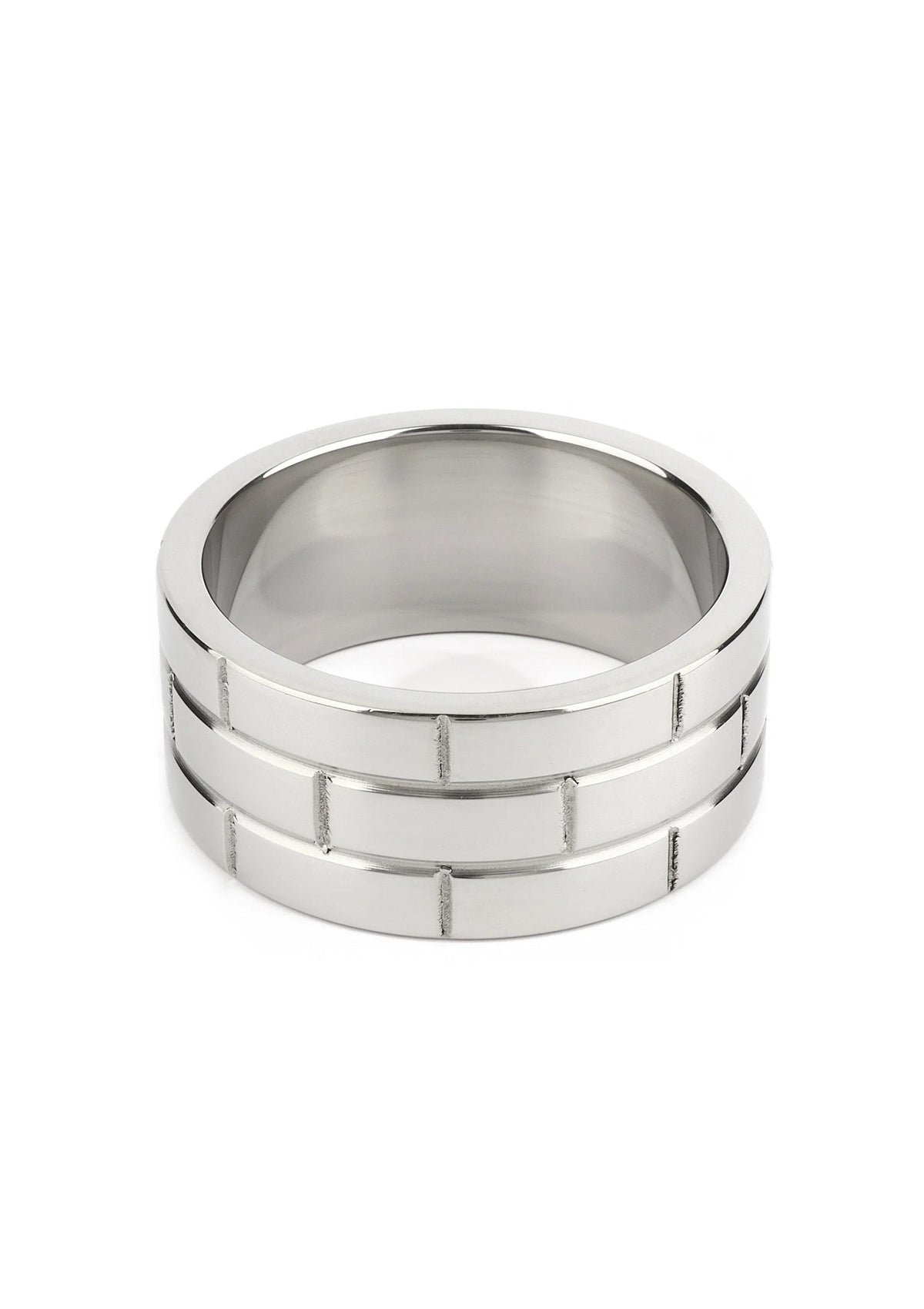 Chroomkleurige ring met smalle groeven en reflecterende afwerking