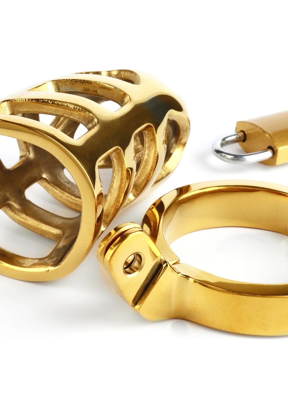 Gouden metalen kooi met open beugels en beugelring, sluiting zichtbaar