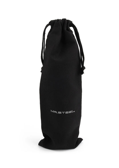 Zwarte opbergzak met trekkoord en 'Mr. Steel'-logo onderaan