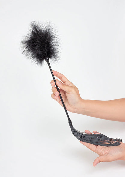 Bestel: Feather Tickler & Whip - bij Happytoys: de erotische sex webshop | liever Happy dan Easy ⭐⭐⭐⭐⭐ - Default Title - 44329 - BLACK