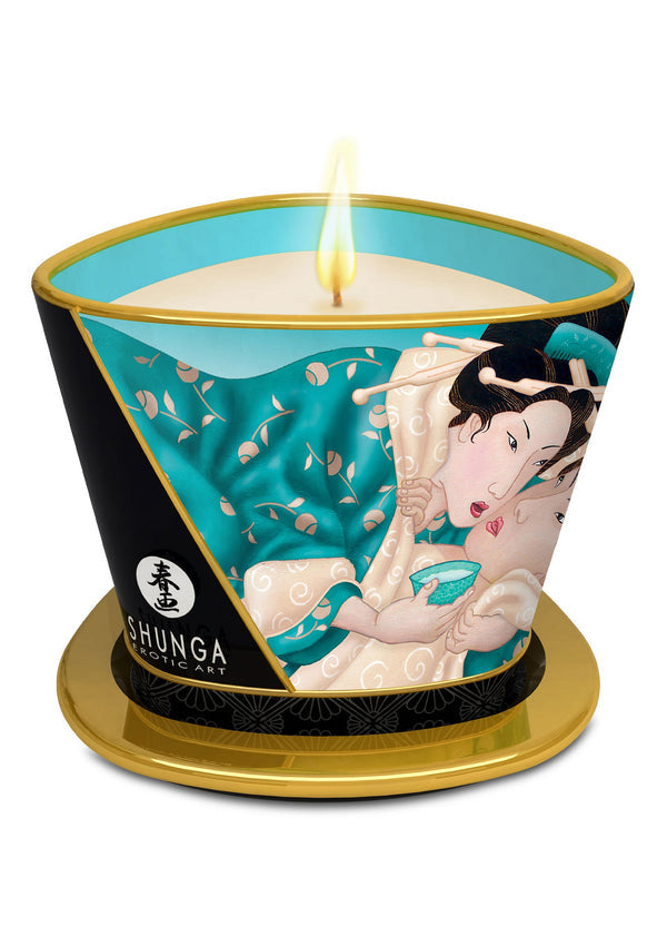 Massagekaars Shunga met blauwe illustratie en brandende kaars op gouden voet.