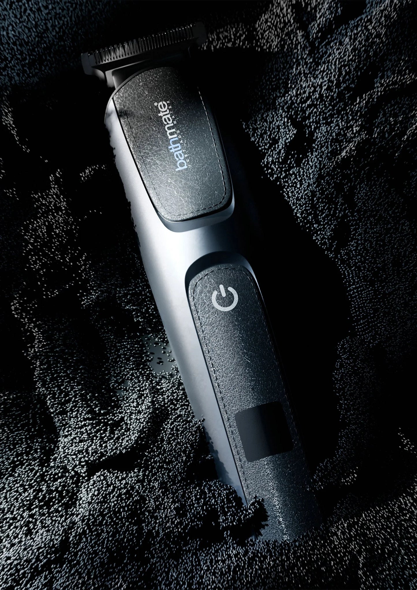 Bathmate TRIM 2.0 baardtrimmer close-up met aan/uit-knop en metalen snijkop