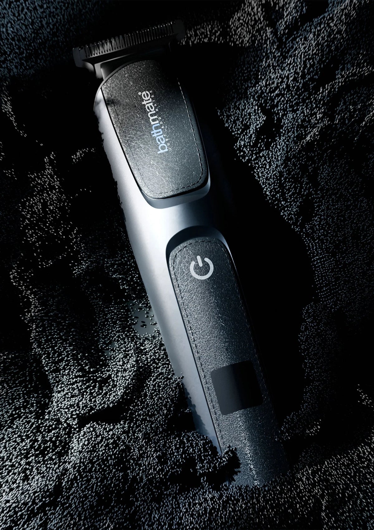 Bathmate TRIM 2.0 baardtrimmer close-up met aan/uit-knop en metalen snijkop