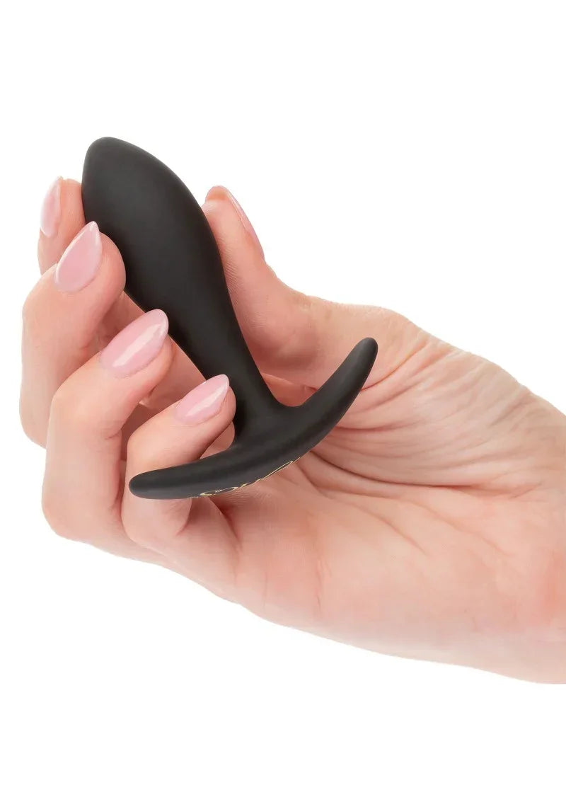 Zwarte plug in hand gehouden, gladde teardrop-vorm met brede voet